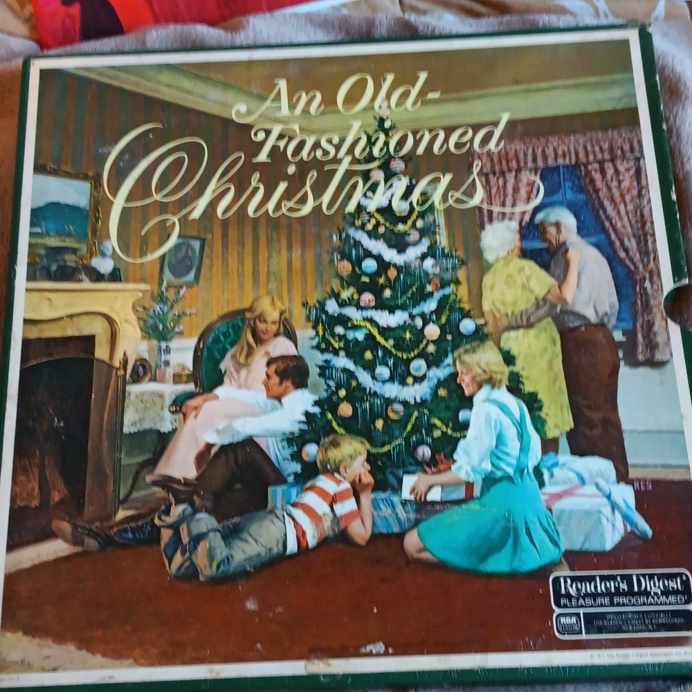 AN OLD FASHIONED CHRISTMAS RECORD BOX SET